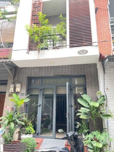 Bán nhà 3 tầng 180 m² tại Đường Hoàng Sa, Phường 11, Quận 3, Hồ Chí Minh